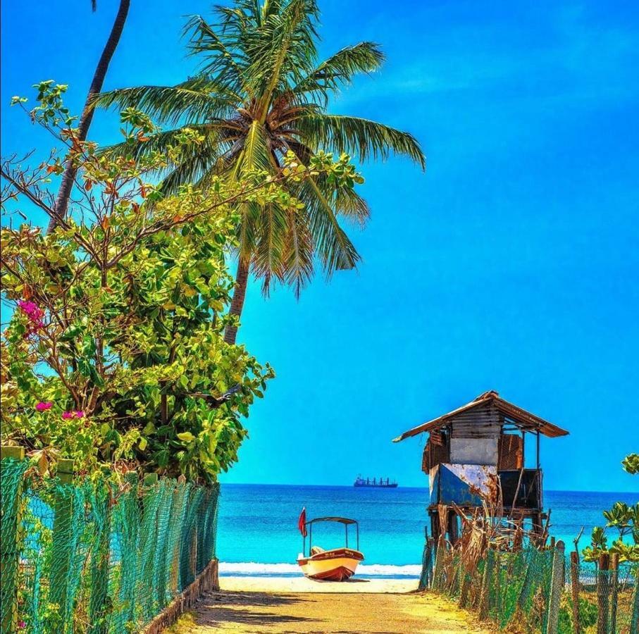 Trinco Relax Hut